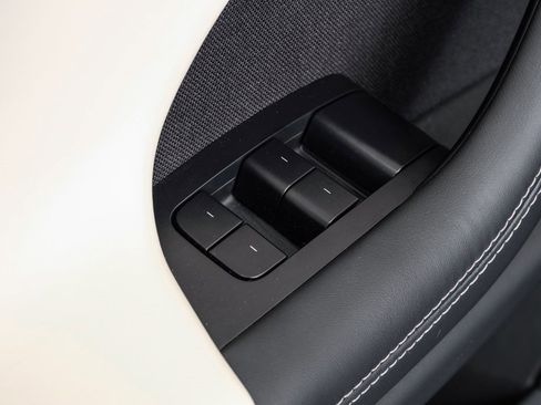 Used 2022 Tesla Model X image 53