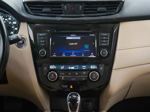 Used 2020 Nissan Rogue SV AWD/4WD image 15