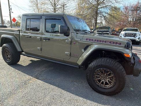 Used 2025 Jeep Gladiator Rubicon AWD/4WD image 3