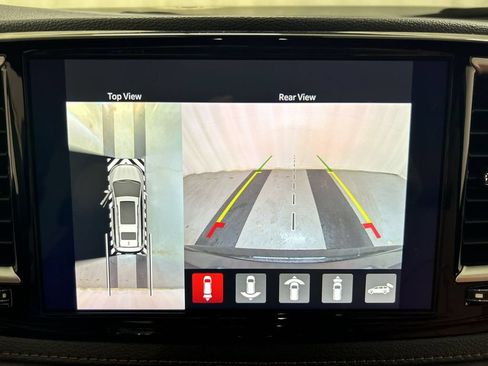 Used 2024 Chrysler Pacifica Pinnacle AWD/4WD image 15
