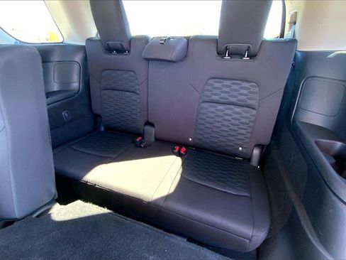 Used 2025 Nissan Pathfinder SV image 21