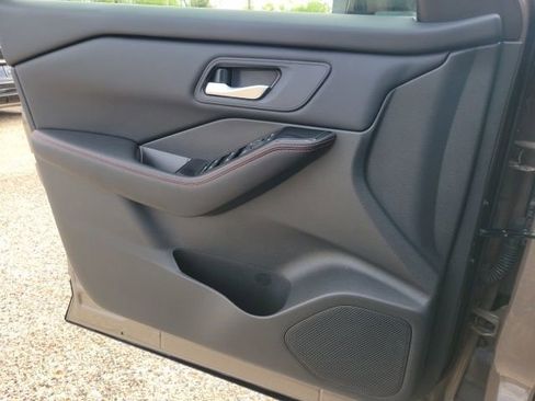 Certified 2025 Nissan Rogue SV image 32