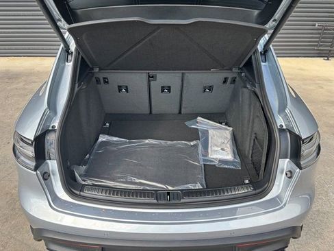 Certified 2026 Porsche Macan image 25