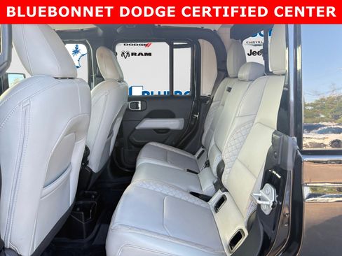 Used 2023 Jeep Gladiator Overland AWD/4WD image 22