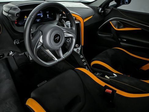 Used 2024 McLaren 750S Spider RWD image 21