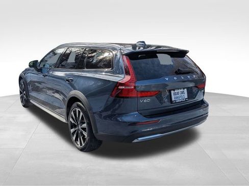 Certified 2025 Volvo V60 B5 Cross Country Ultra image 5