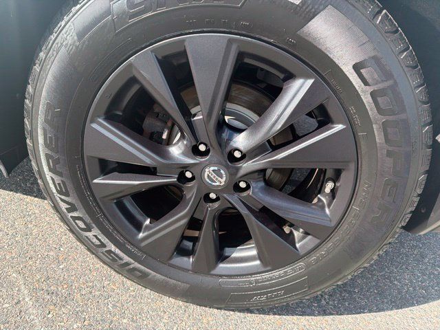 Used 2018 Nissan Murano SV w/ Premium Package AWD/4WD image 12