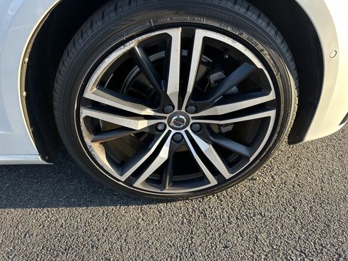 Used 2020 Volvo V60 T6 R-Design w/ Advanced Package image 13