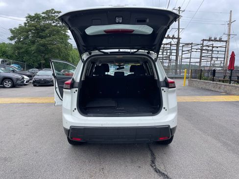 Used 2024 Nissan Rogue S FWD image 13