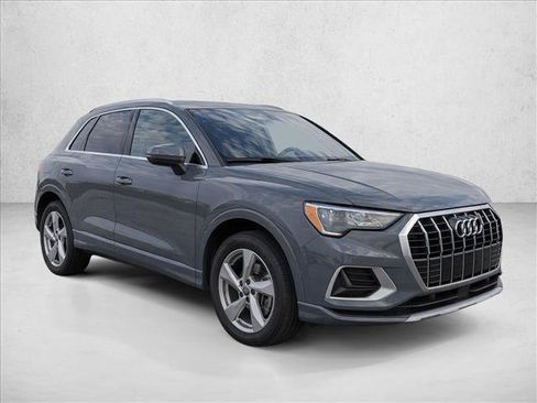 Used 2020 Audi Q3 2.0T Premium w/ Convenience Package AWD/4WD image 3