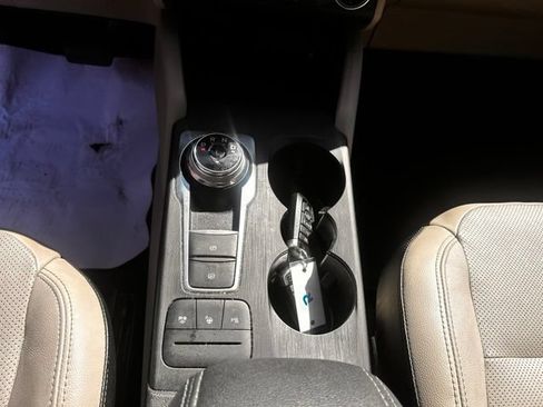 Used 2020 Ford Escape Titanium AWD/4WD image 27