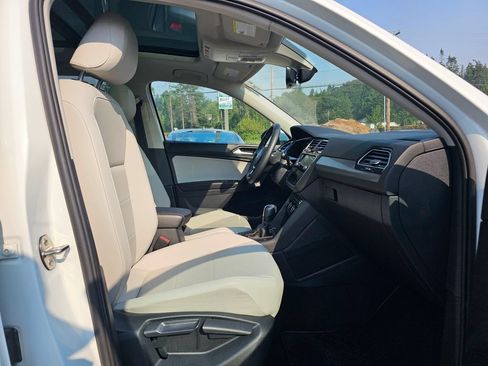 Used 2021 Volkswagen Tiguan SEL w/ 3rd Row Seat Package AWD/4WD image 10