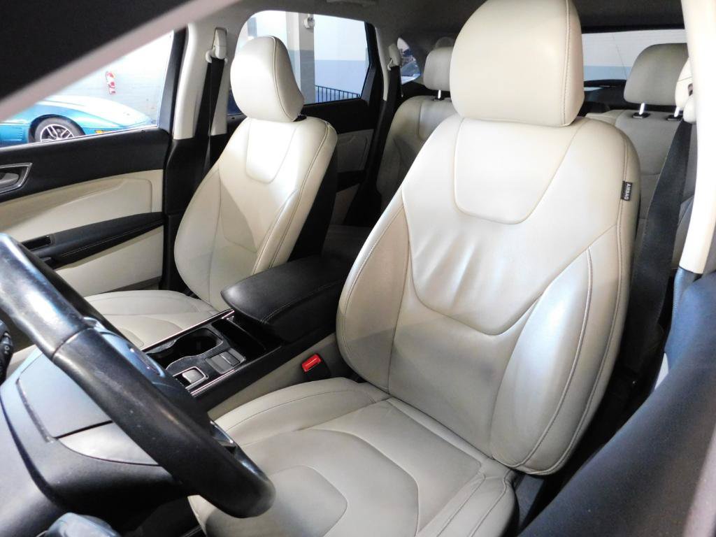 Used 2019 Ford Edge Titanium FWD image 4