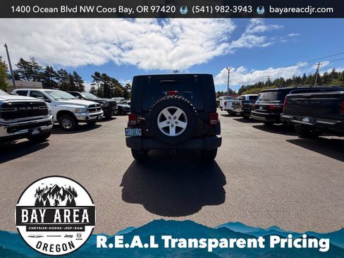 Used 2010 Jeep Wrangler Unlimited Rubicon w/ Dual Top Group AWD/4WD image 6