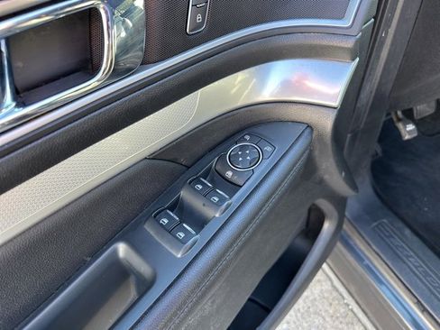 Used 2016 Ford Explorer XLT w/ Equipment Group 202A image 14