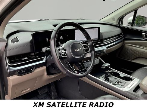Used 2025 Kia Carnival FWD image 17
