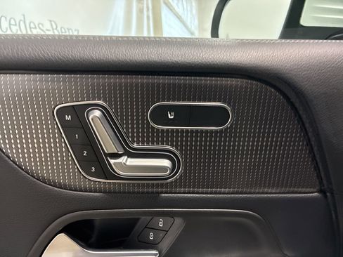 Used 2021 Mercedes-Benz GLB 250 4MATIC image 17