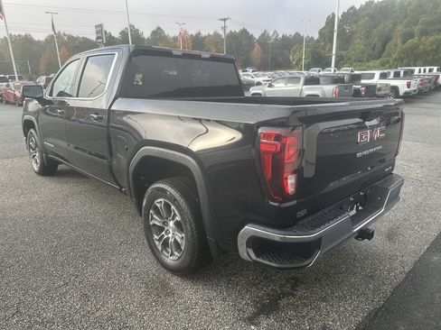 New 2026 GMC Sierra 1500 SLE image 3