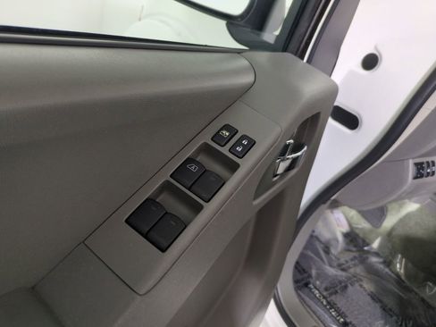 Used 2016 Nissan Frontier SV image 11