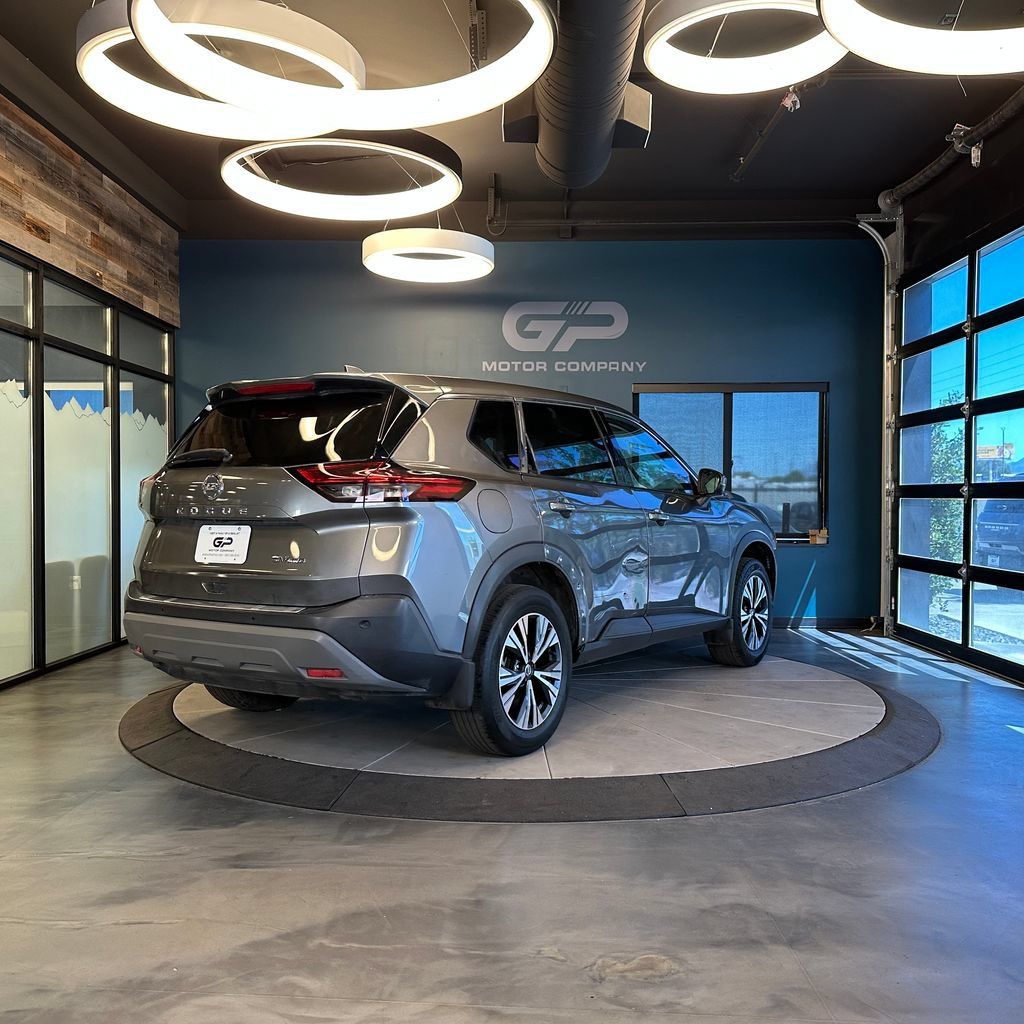 Used 2021 Nissan Rogue SV AWD/4WD image 3