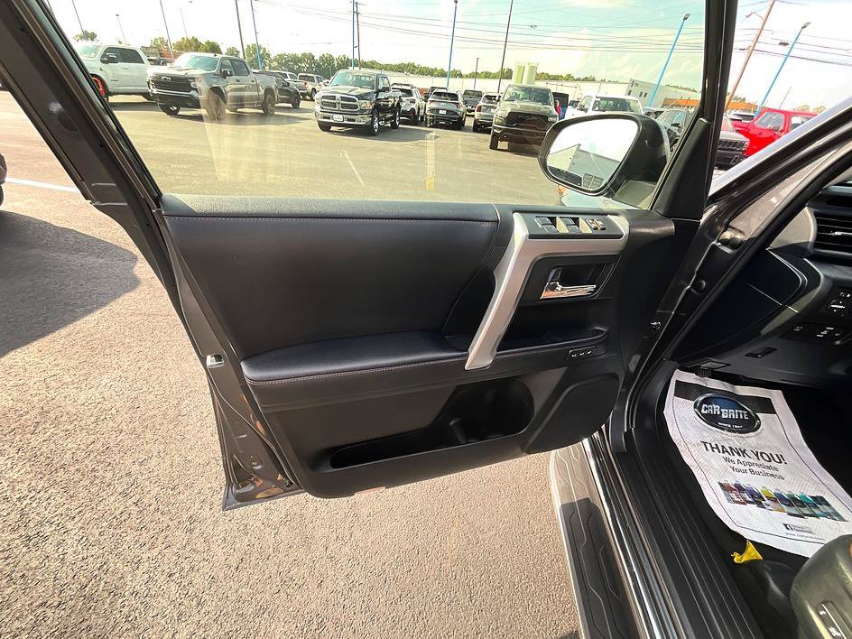 Used 2022 Toyota 4Runner Limited AWD/4WD image 12