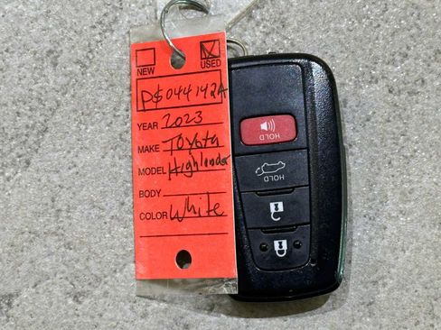 Used 2023 Toyota Highlander XLE AWD/4WD image 33