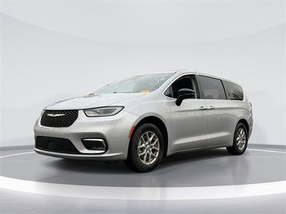 Used 2024 Chrysler Pacifica Touring-L