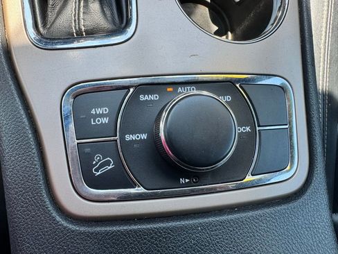 Used 2017 Jeep Grand Cherokee Limited AWD/4WD image 34