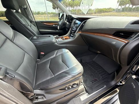 Used 2015 Cadillac Escalade Luxury RWD image 15