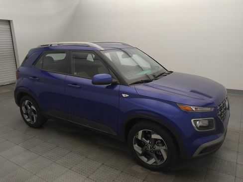 Used 2021 Hyundai Venue SEL FWD image 11