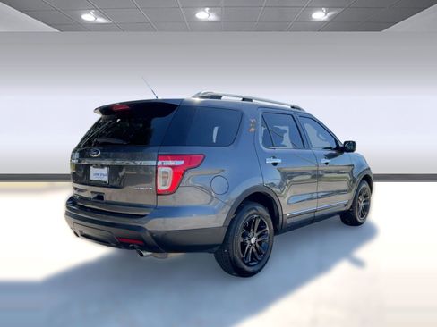 Used 2015 Ford Explorer XLT w/ Equipment Group 202A image 8