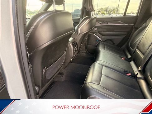 Used 2022 Jeep Grand Cherokee Overland w/ Luxury Tech Group IV AWD/4WD image 9