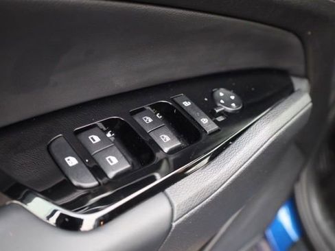 Used 2025 Kia Sportage EX image 23