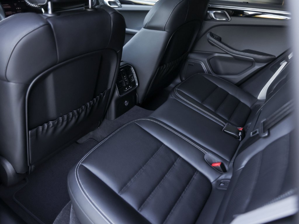 Certified 2026 Porsche Macan S AWD/4WD image 35