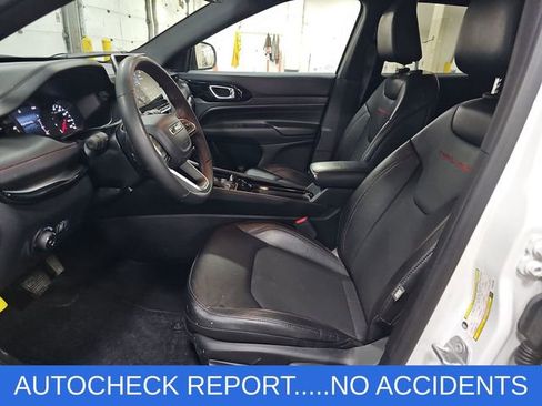 Used 2019 Jeep Cherokee Trailhawk w/ Comfort/Convenience Group AWD/4WD image 3