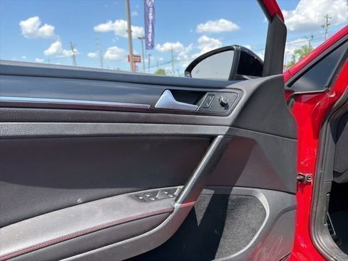 Used 2021 Volkswagen GTI SE FWD image 9