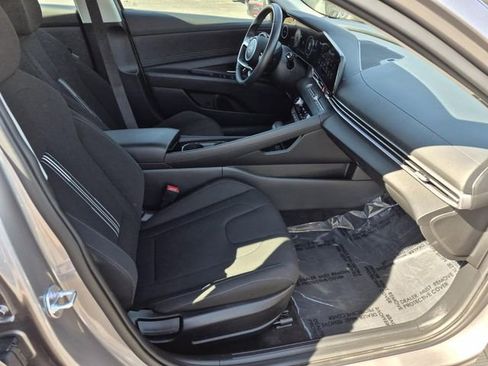 Used 2025 Hyundai Elantra SEL image 9