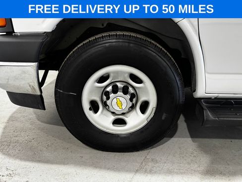 Used 2025 Chevrolet Express 3500 LT w/ LT Preferred Equipment Group RWD image 6