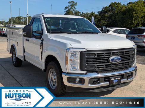 New 2025 Ford F250 XL w/ XL Chrome Package image 4