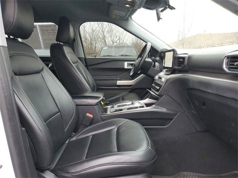 Used 2021 Ford Explorer XLT w/ Equipment Group 202A image 27