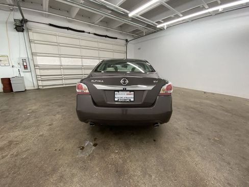 Used 2015 Nissan Altima 2.5 SV w/ Convenience Package image 5
