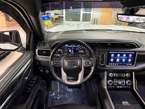 Used 2021 GMC Yukon XL Denali w/ Denali Premium Package image 11