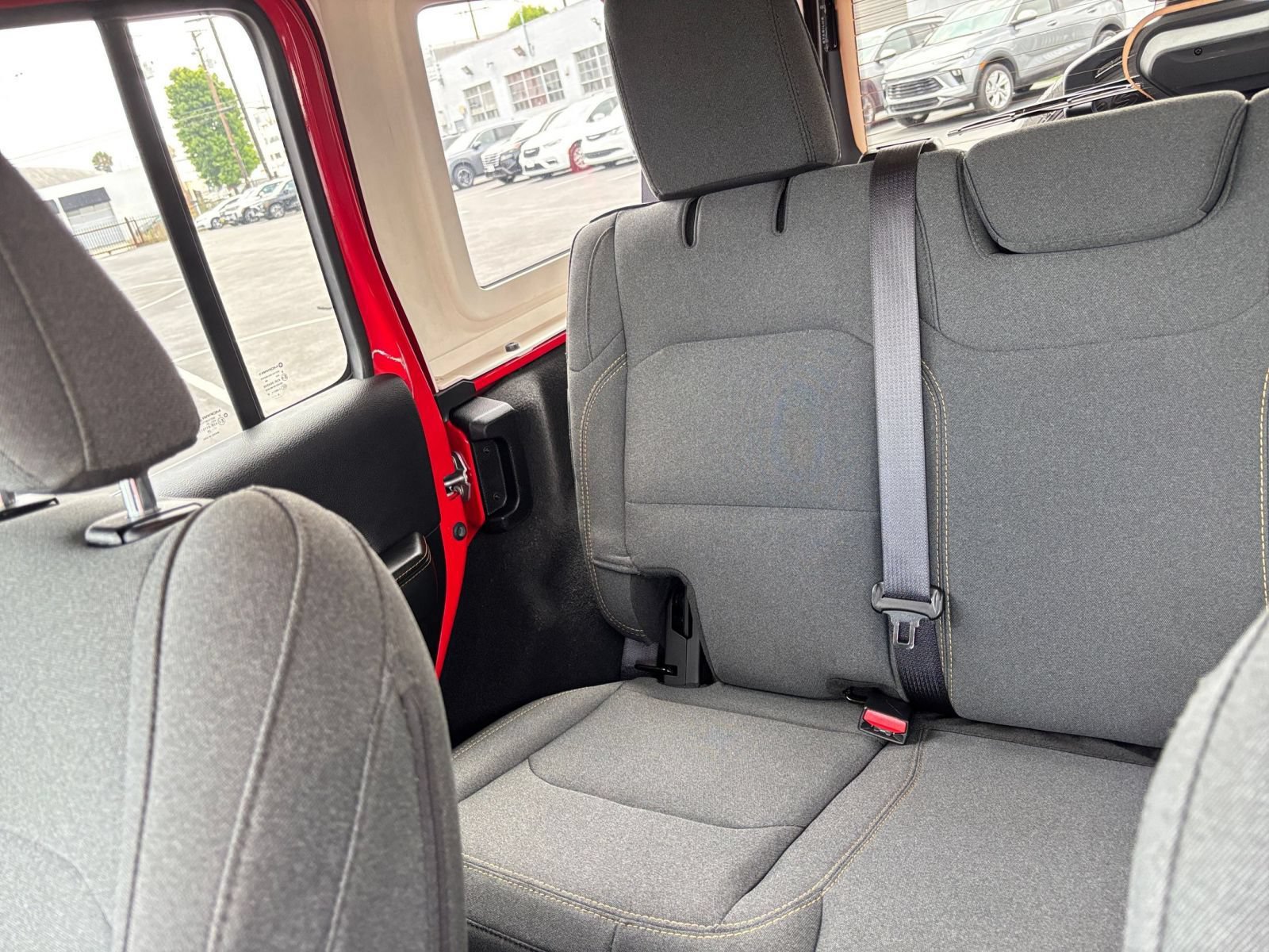 Used 2025 Jeep Wrangler Unlimited Sahara AWD/4WD image 39