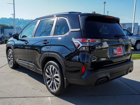Used 2025 Subaru Forester Touring w/ Popular Package - Touring AWD/4WD image 6