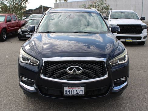 Used 2020 INFINITI QX60 Luxe w/ Essential Package FWD image 2