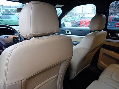 Used 2017 Ford Explorer XLT w/ Equipment Group 202A image 18