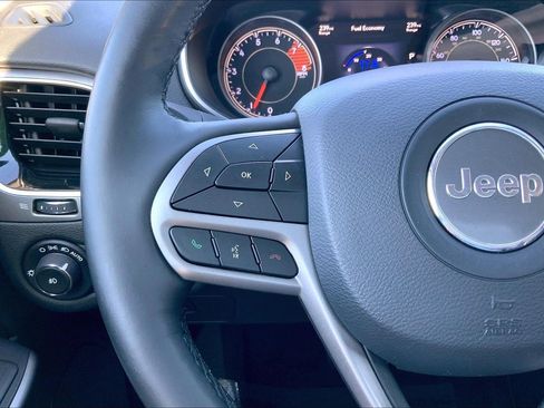 Used 2019 Jeep Cherokee Limited image 20