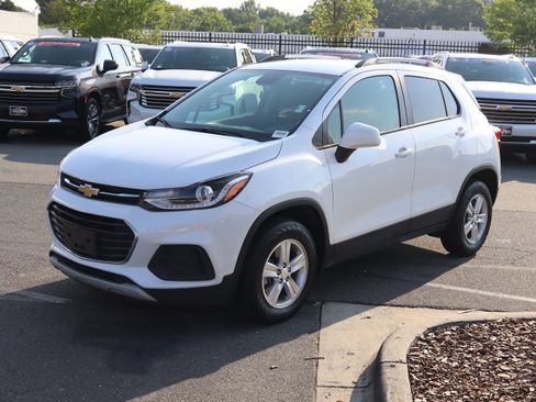 Used 2022 Chevrolet Trax LT w/ LT Convenience Package AWD/4WD image 5