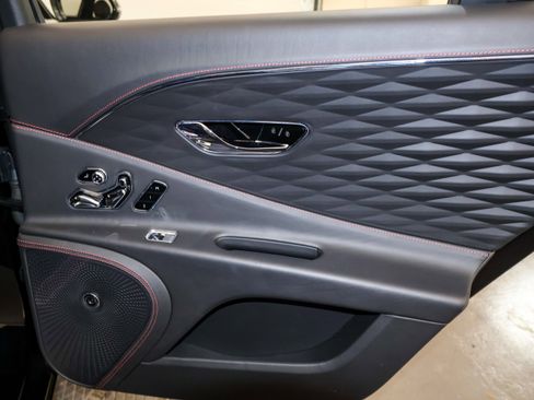 Used 2022 Bentley Flying Spur V8 image 63