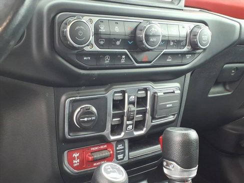 Used 2023 Jeep Gladiator Rubicon w/ Cold Weather Group image 14